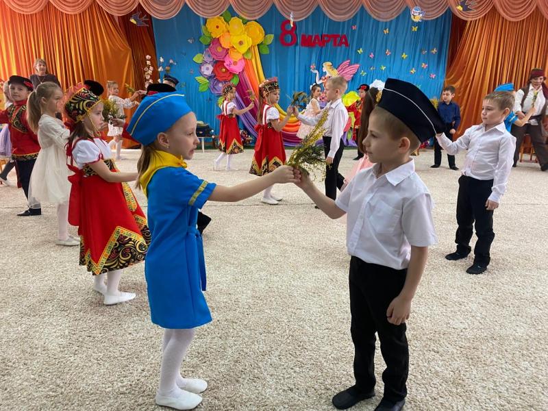 Танец с мимозой