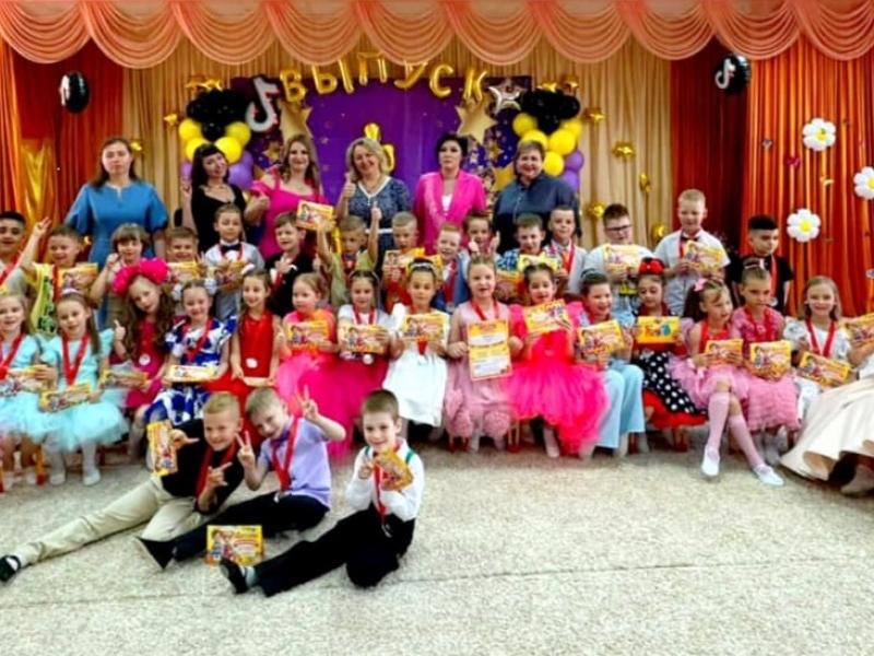 Трогательное и важное событие  произошло в жизни наших малышей группы № 14  — выпускной в детском саду. Это момент, когда они сделали первый шаг на пути к большому миру, насыщенному знаниями, открытиями и новой дружбой. 