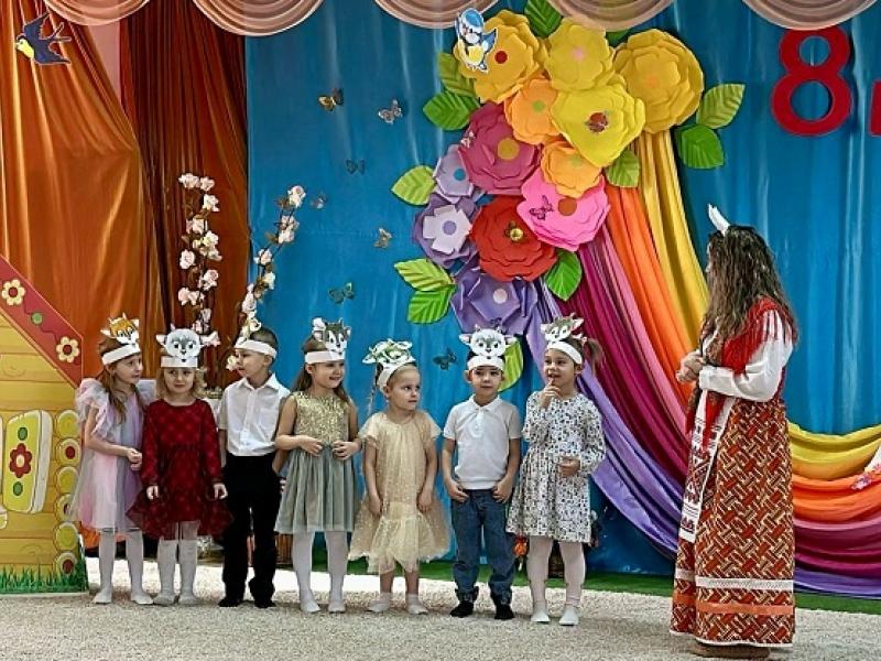 На празднике была коза с козлятами