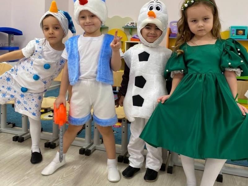 Дети средней группы № 8 ДС "Забава" на новогоднем утреннике