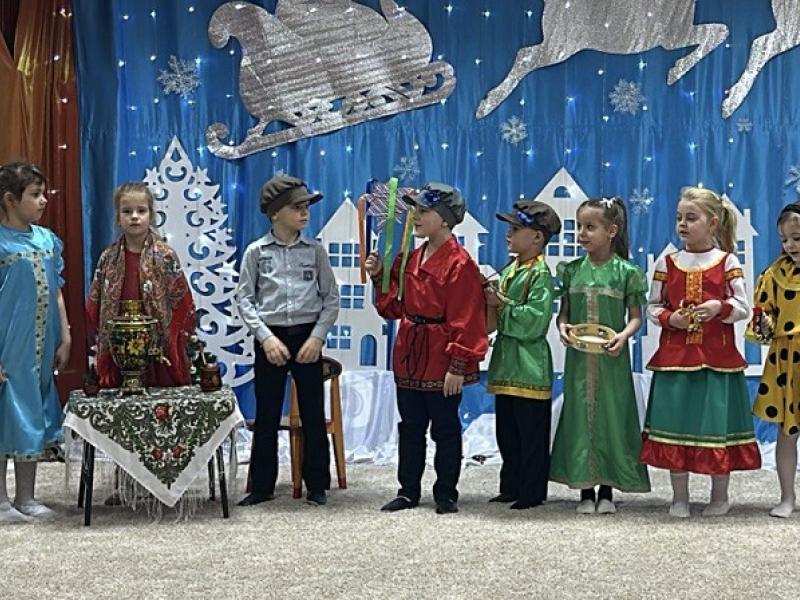Дети подготовительной группы № 8, сценка рождественской сказки